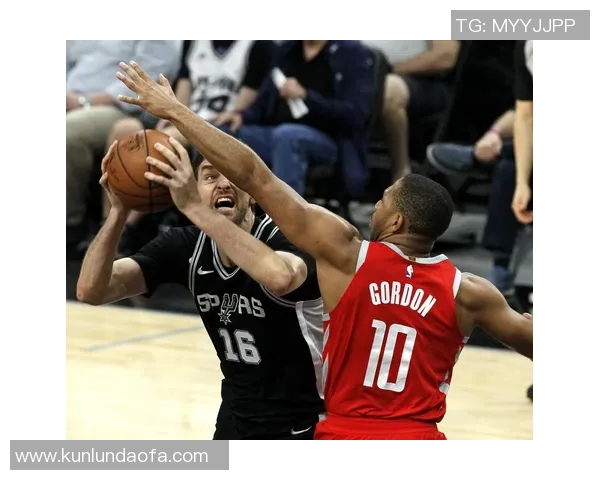 12月1日火箭对阵马刺精彩全场回放视频分析与赛后点评 12月1日火箭对阵马刺精彩全场回放视频分析与赛后点评